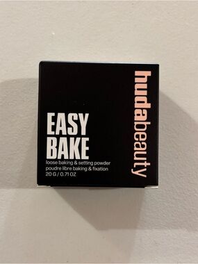 Huda Beauty Easy Bake Loose Baking & Setting Powder
